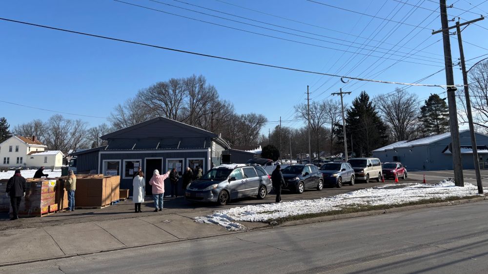 Food box distribution center with cars lined up